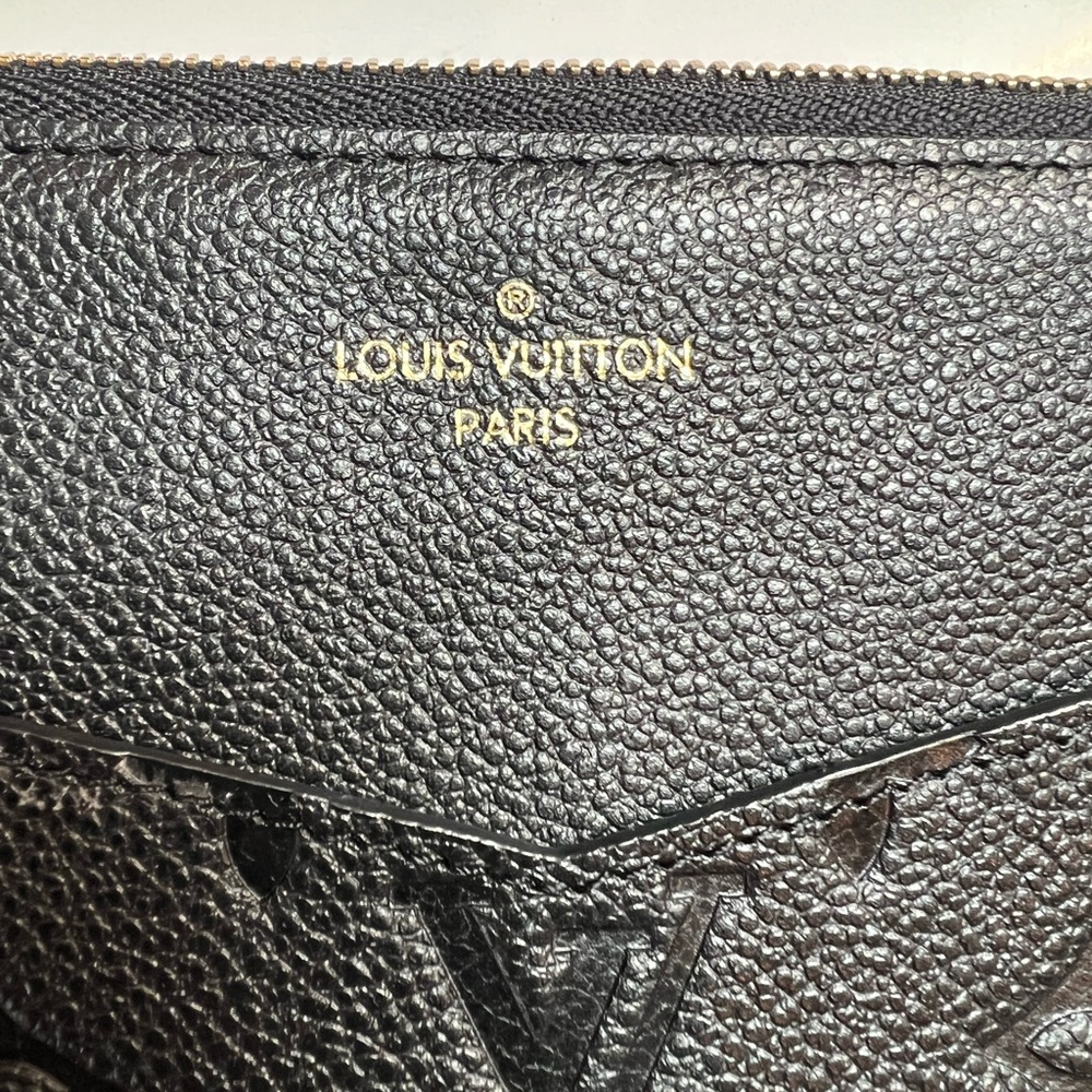 🩷🩷🩷 Louis Vuitton Black Monogram Wristlet-Melanie Pochette MM - Picture 4 of 16